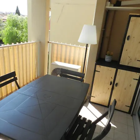 Апартаменти Climatise 4 Personnes, Piscine & Parking
