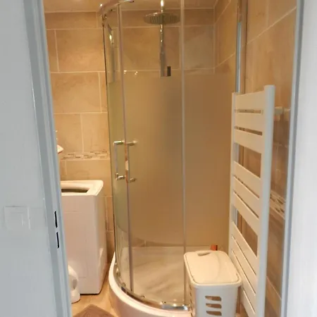 Climatise 4 Personnes, Piscine & Parking Апартаменти